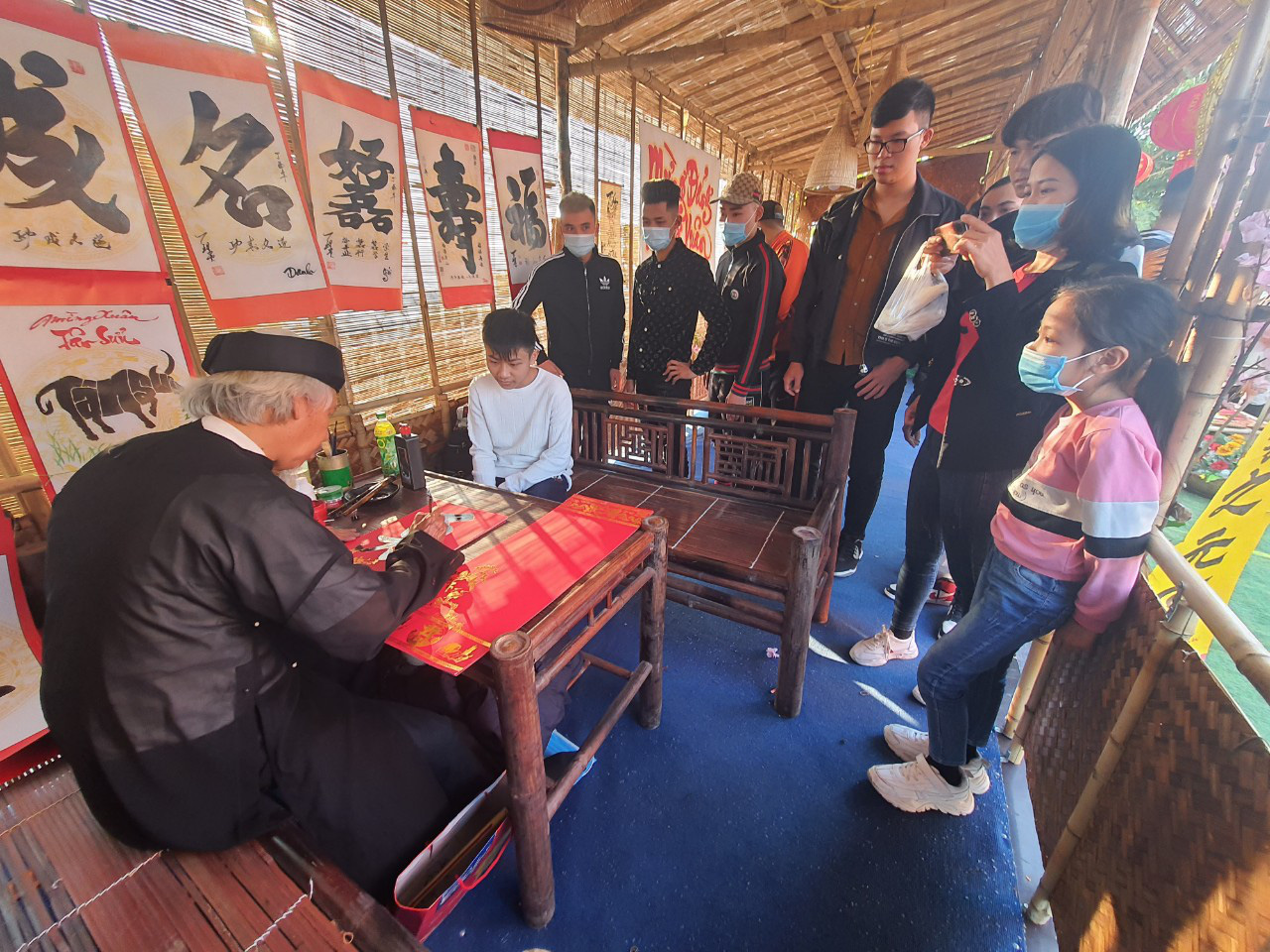 Nhà thư pháp nổi tiếng Lê Thiên Lý - người đã sáng tạo ra 2 lối viết thư pháp mới - Ảnh 4.