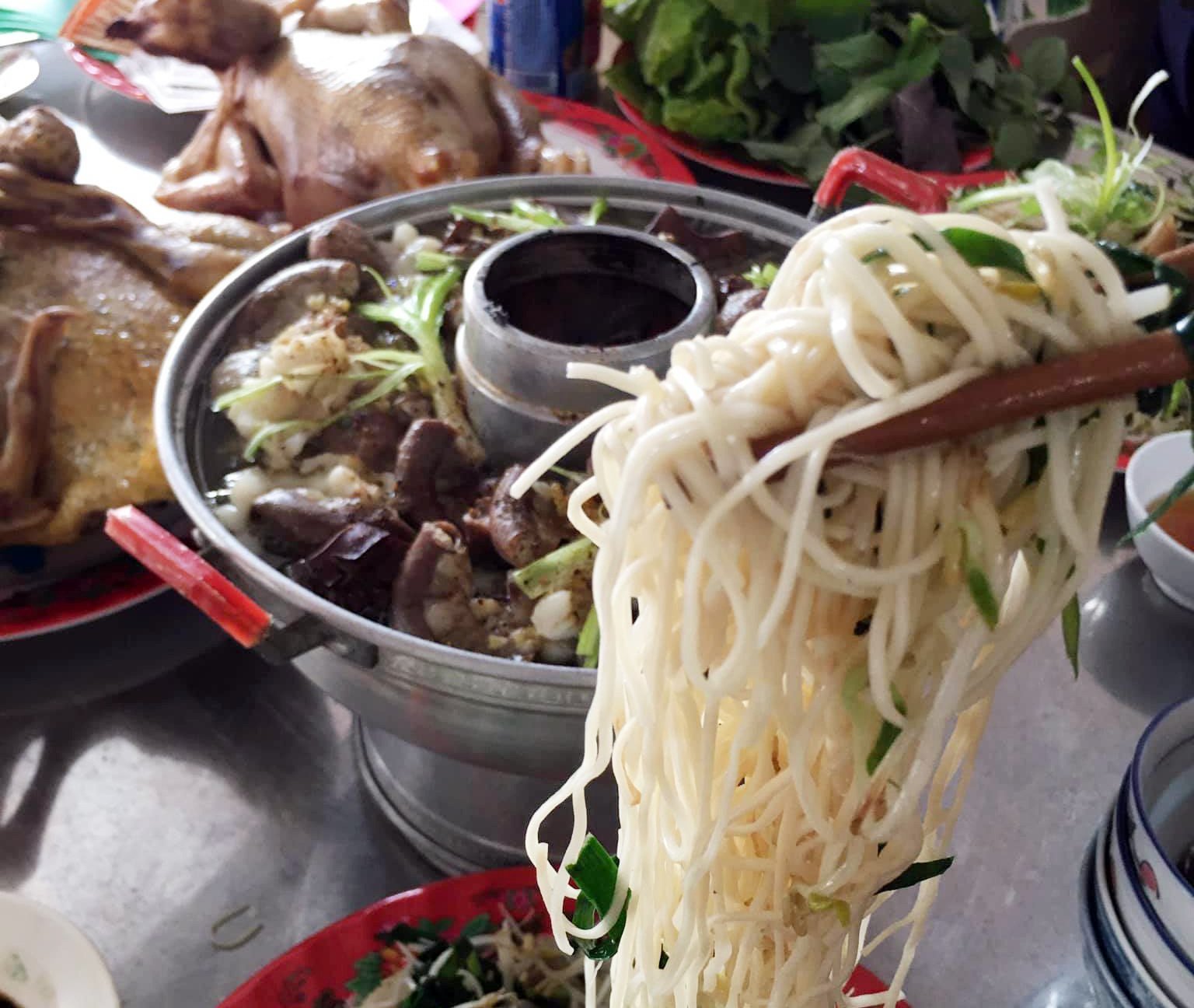 Bài dự thi “Nhà mình ngày Tết”: Trên đất Pháp nhớ dĩa mì sụa, cái cù lao