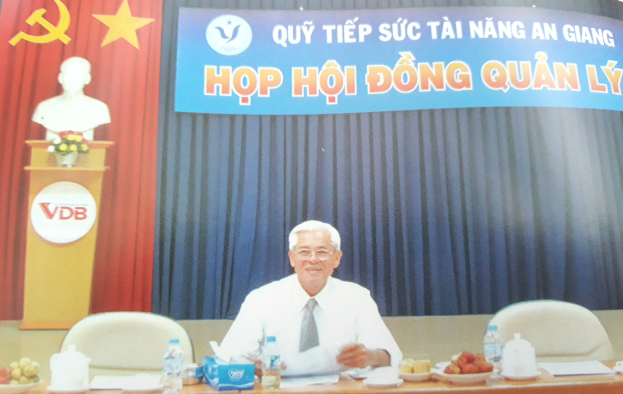 Chuyện về người lập quỹ tiếp sức tài năng trên quê hương Bác Tôn - Ảnh 3.