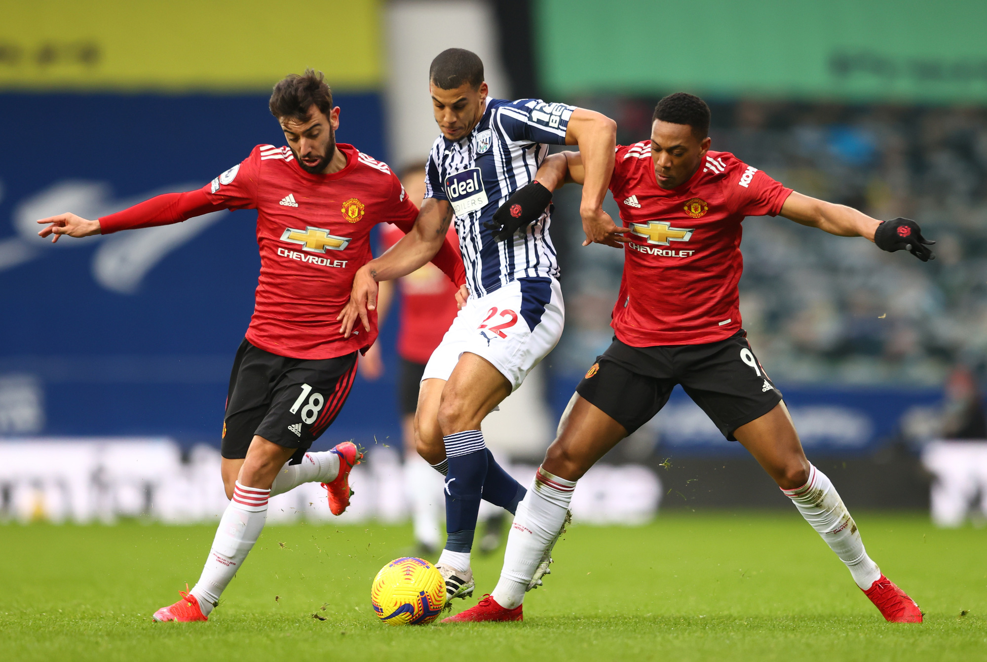 Trọng tài giải cứu chủ nhà, Man United mất điểm cay đắng trước West Brom