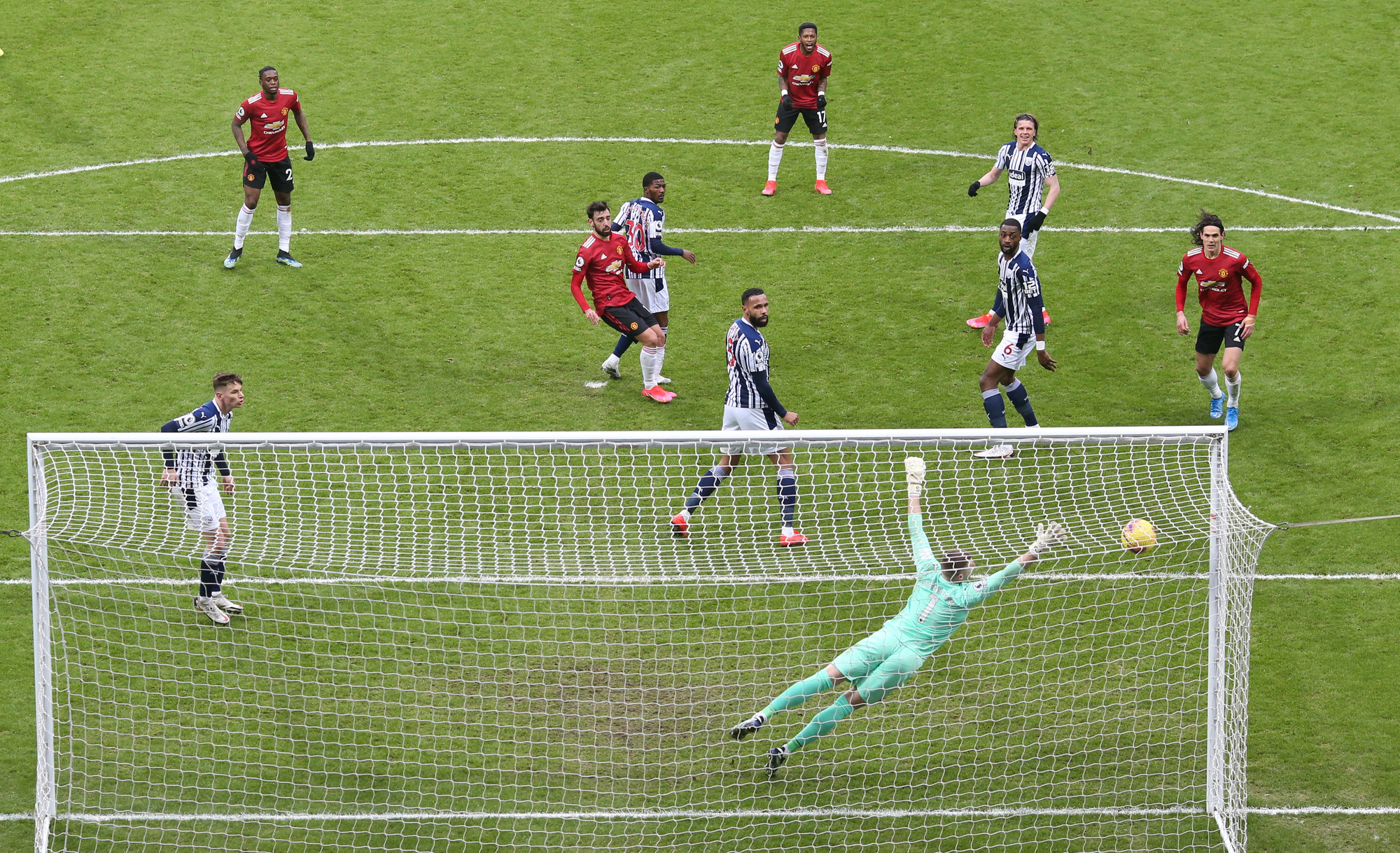 Trọng t&agrave;i giải cứu chủ nh&agrave;, Man United mất điểm cay đắng trước West Brom - Ảnh 6.