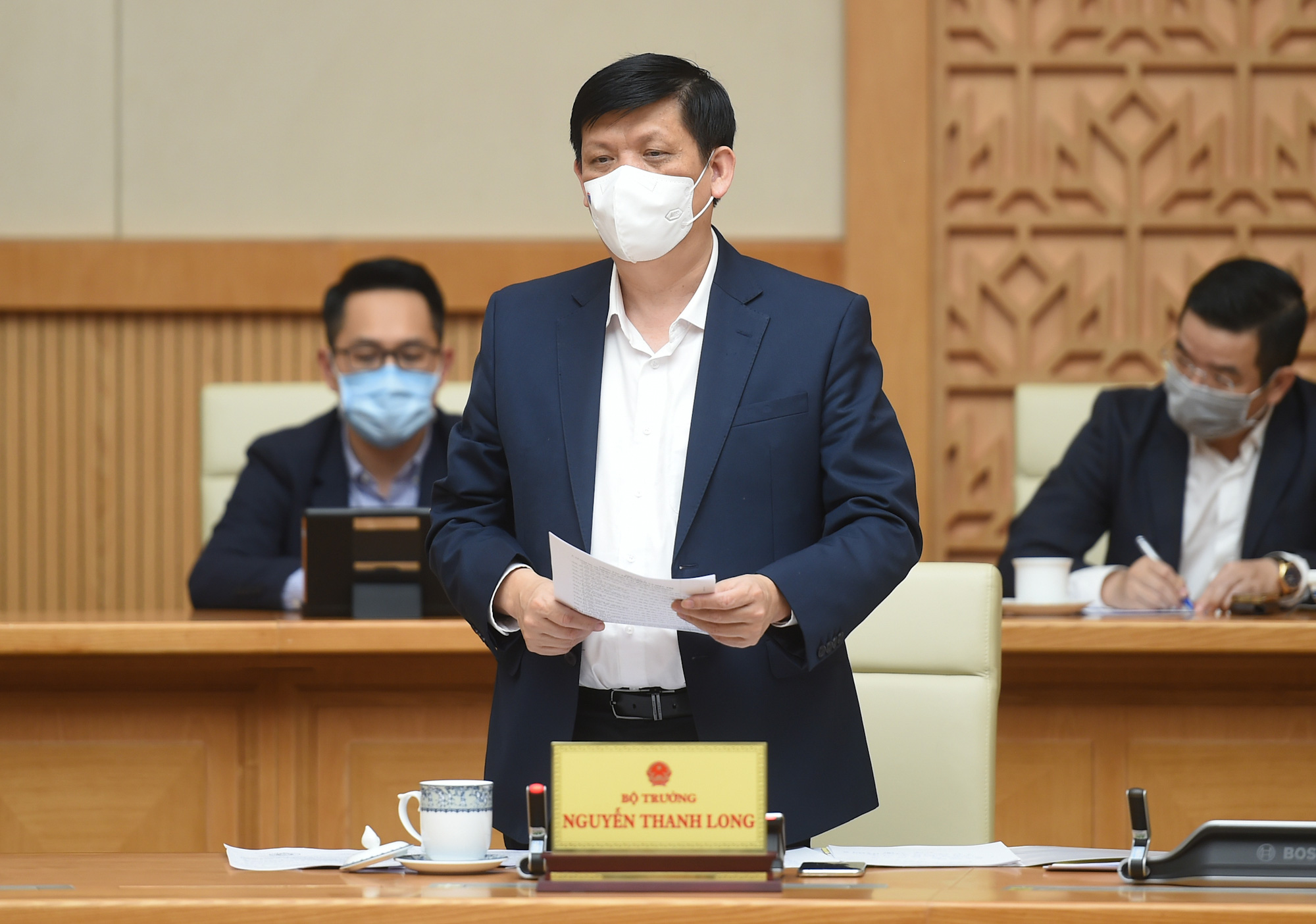 Thủ tướng y&ecirc;u cầu phải c&oacute; vắc-xin Covid-19 trong th&aacute;ng 2 - Ảnh 2.