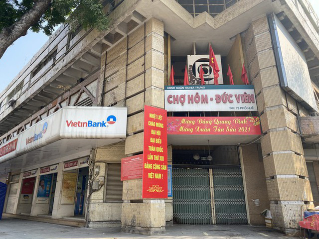 Đi chợ đầu năm: Hải sản tăng gi&aacute;, hoa tươi rẻ hơn trước Tết - Ảnh 7.