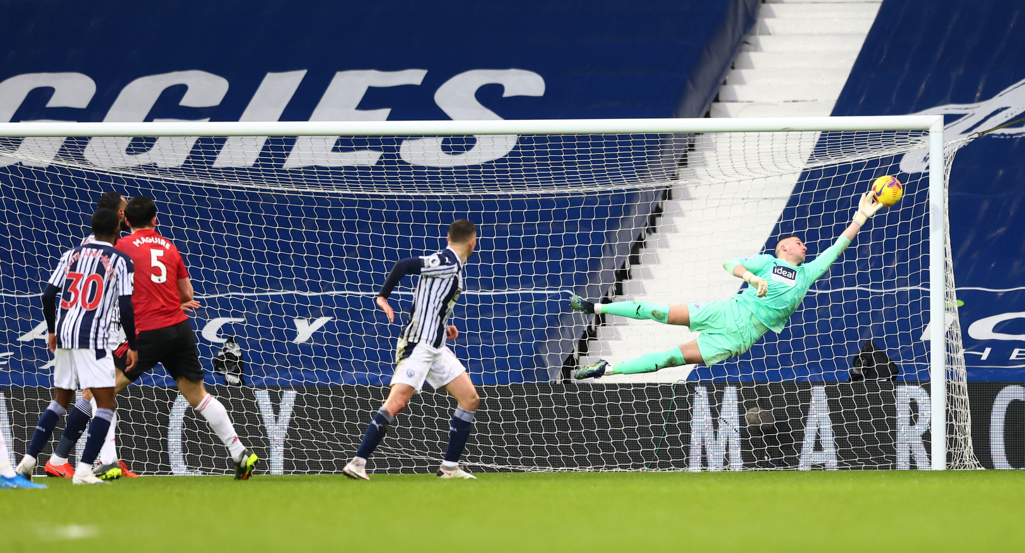 Trọng t&agrave;i giải cứu chủ nh&agrave;, Man United mất điểm cay đắng trước West Brom - Ảnh 9.