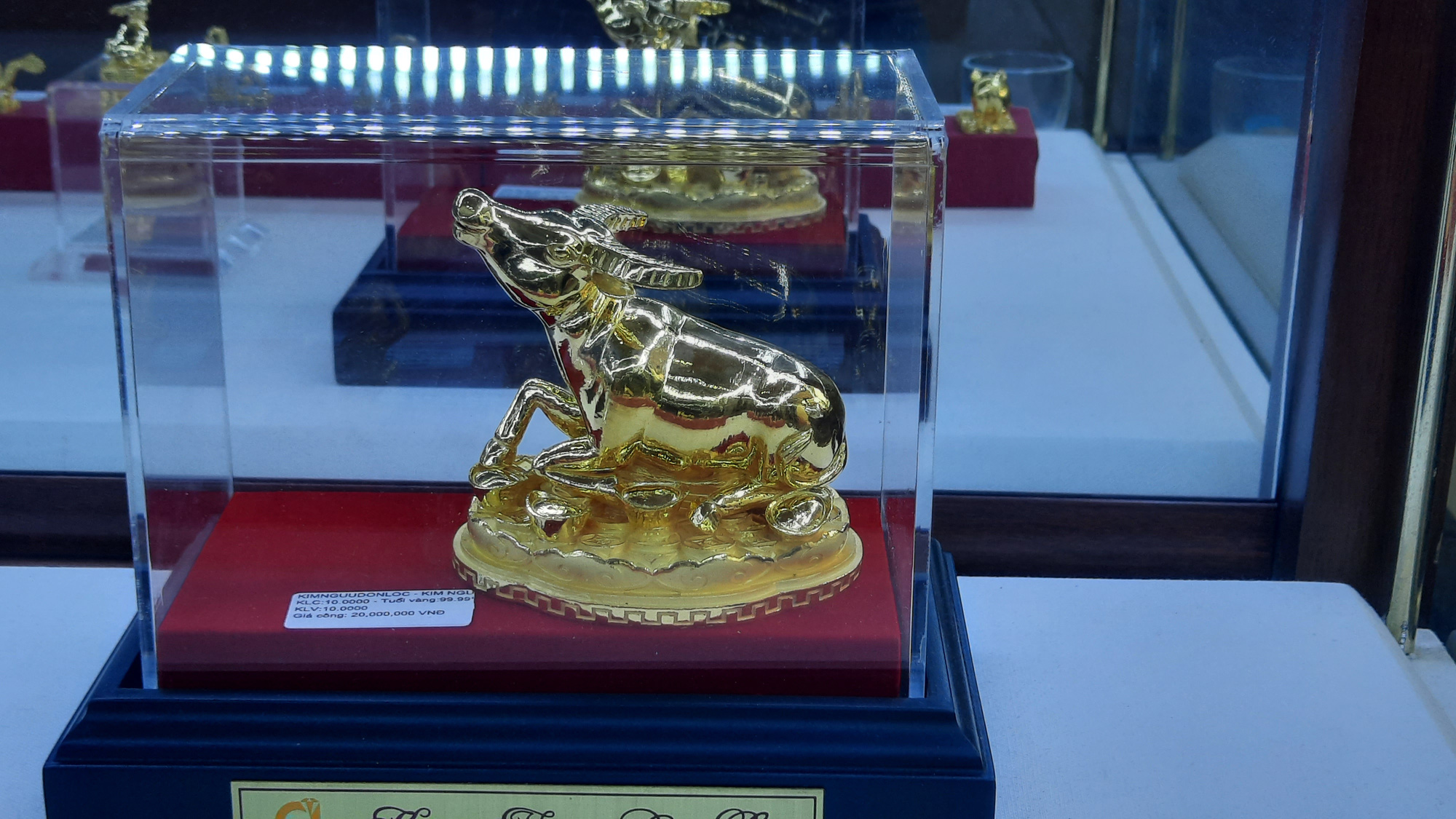 Trước ng&agrave;y Thần T&agrave;i, tr&acirc;u v&agrave;ng 9999 tr&agrave;n ngập thị trường - Ảnh 2.