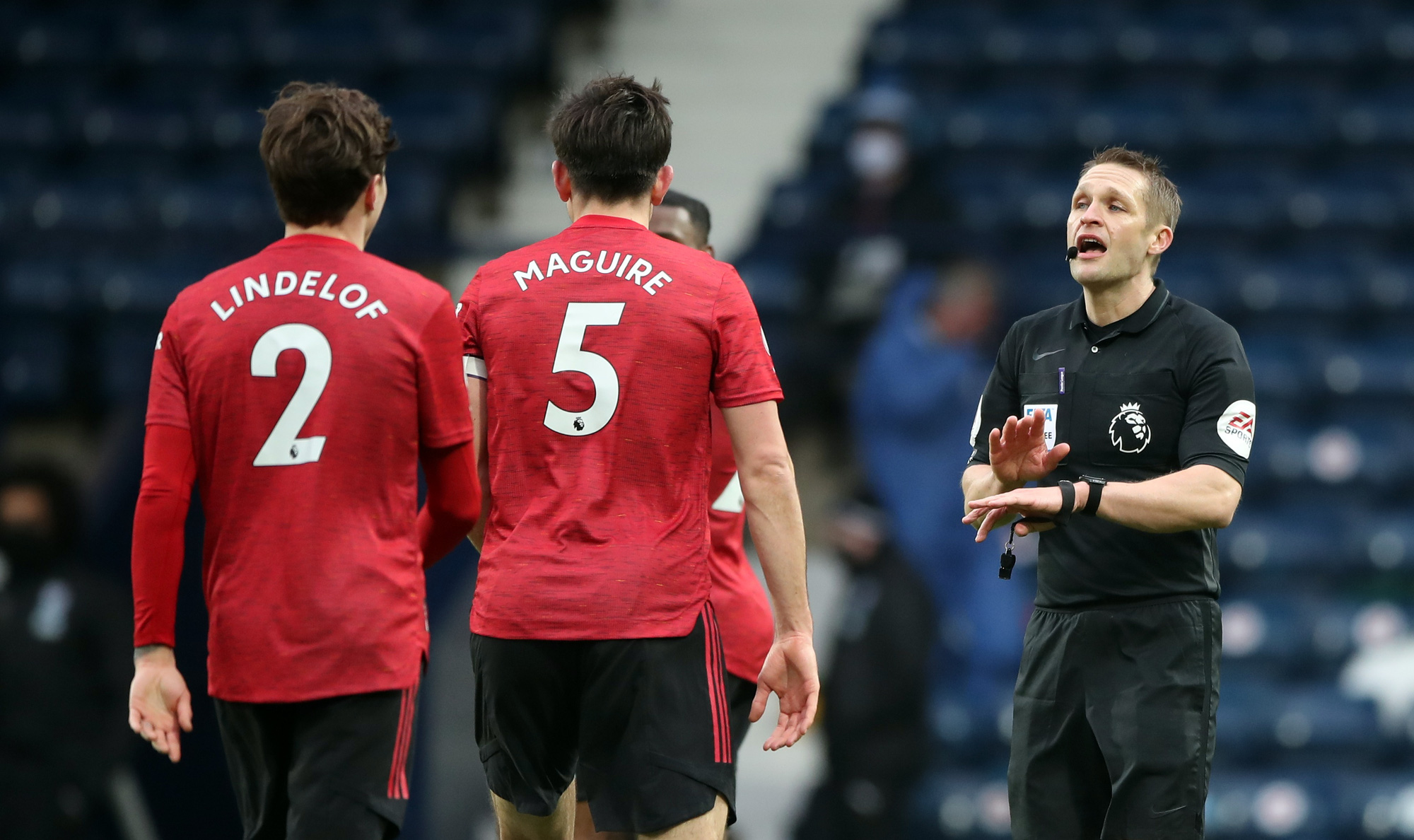 Trọng t&agrave;i giải cứu chủ nh&agrave;, Man United mất điểm cay đắng trước West Brom - Ảnh 4.