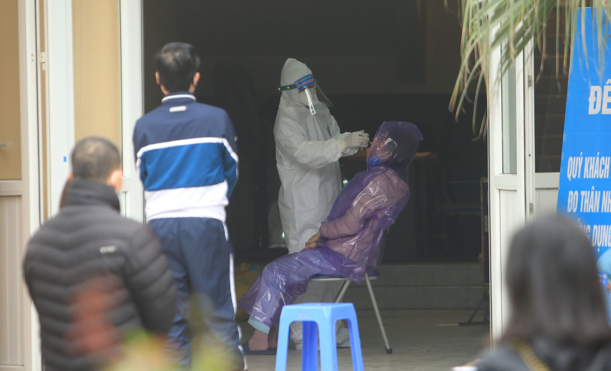 Hà Nội: Xét nghiệm SARS-CoV-2 với người đã đi, đến, về từ "ổ dịch" Cẩm Giàng