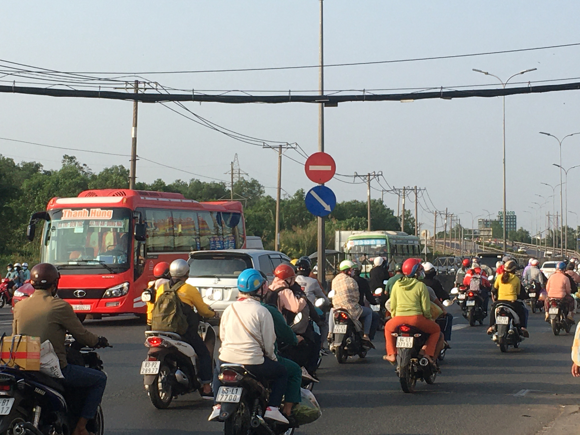 M&ugrave;ng 5 Tết, người d&acirc;n đổ về TP HCM, giao th&ocirc;ng vẫn ngon l&agrave;nh - Ảnh 4.