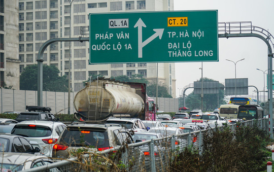 &Ugrave;n tắc d&agrave;i cả 1 km tr&ecirc;n cao tốc H&agrave; Nội - Ninh B&igrave;nh khi người d&acirc;n trở lại l&agrave;m việc sau kỳ nghỉ Tết - Ảnh 12.