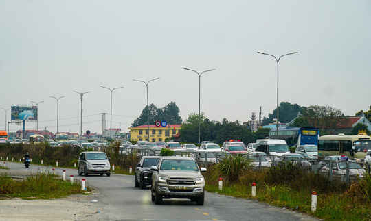 &Ugrave;n tắc d&agrave;i cả 1 km tr&ecirc;n cao tốc H&agrave; Nội - Ninh B&igrave;nh khi người d&acirc;n trở lại l&agrave;m việc sau kỳ nghỉ Tết - Ảnh 4.