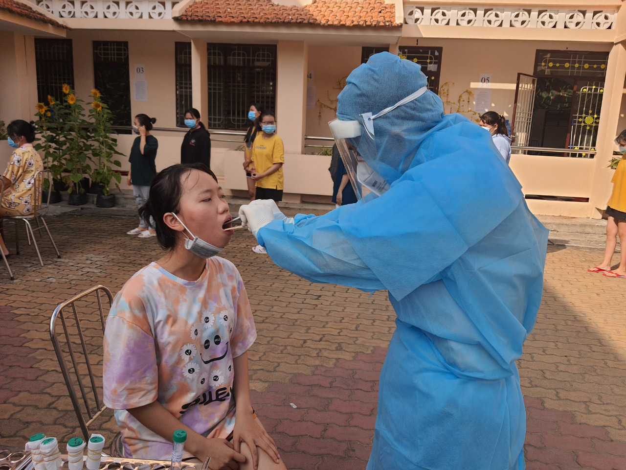 Bình Dương: 300 sinh viên ănTết trong khu cách ly được về nhà