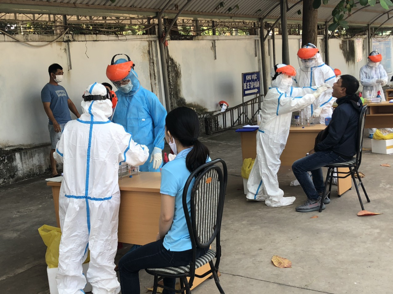 Bà Rịa - Vũng Tàu cách ly 12 F1 liên quan nữ nhân viên bar New Phương Đông