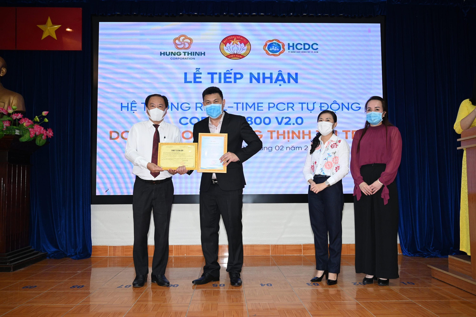 Tập đo&agrave;n Hưng Thịnh tặng m&aacute;y x&eacute;t nghiệm gần 5,3 tỷ đồng cho Trung t&acirc;m kiểm so&aacute;t bệnh tật TP HCM - Ảnh 2.
