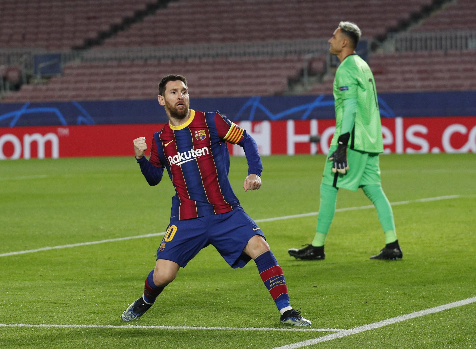 Champions League: Kh&oacute; khăn v&acirc;y bủa đại gia Barcelona - Ảnh 2.