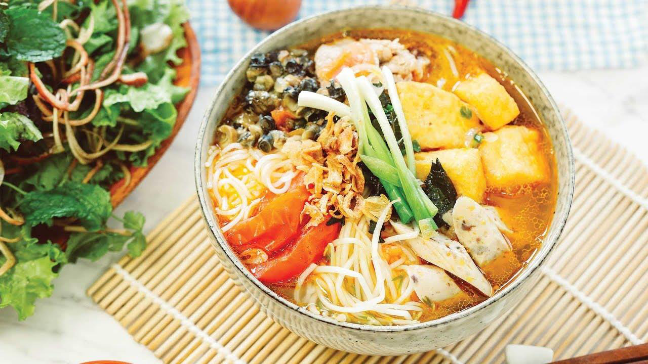 B&agrave;i dự thi L&agrave;m b&aacute;o c&ugrave;ng B&aacute;o Người Lao Động: Đầu xu&acirc;n đi ăn b&uacute;n ốc ở H&agrave; Nội - Ảnh 2.