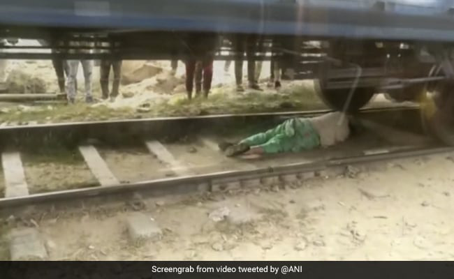Xe hơi lao vào đám cưới, cô dâu suýt chết - Ảnh 3.