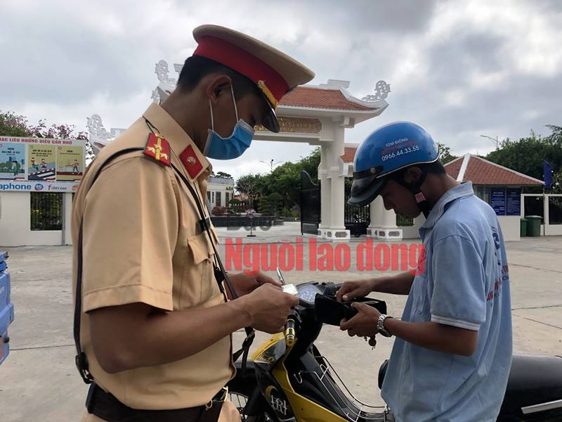 CLIP: Bạc Liêu bị xử phạt 59 trường hợp không đeo khẩu trang nơi công cộng - Ảnh 3.