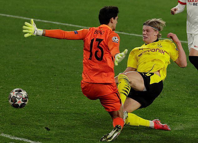 Dortmund ngược dòng siêu đỉnh với Haaland, Sevilla ngã ngựa sân nhà