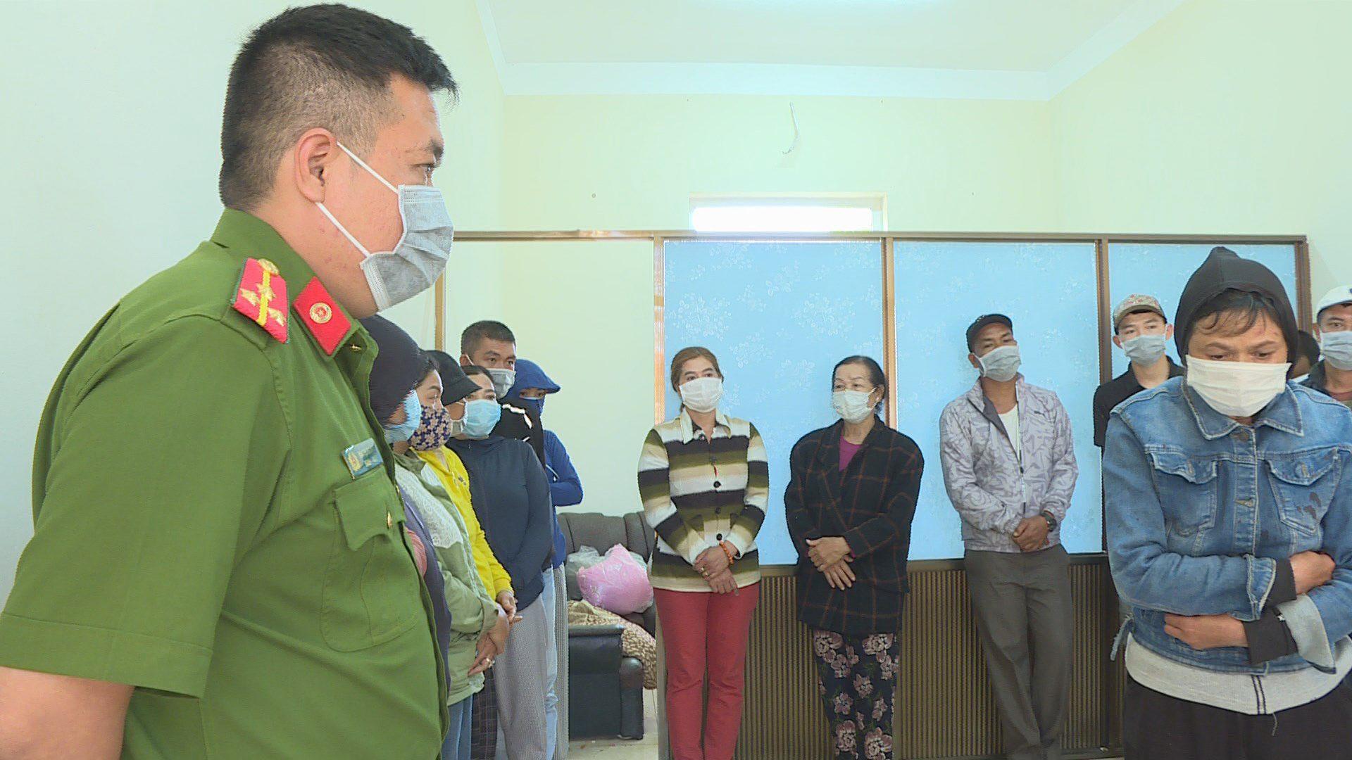 Vây bắt hàng chục đối tượng đánh bầu cua trên vỉa hè