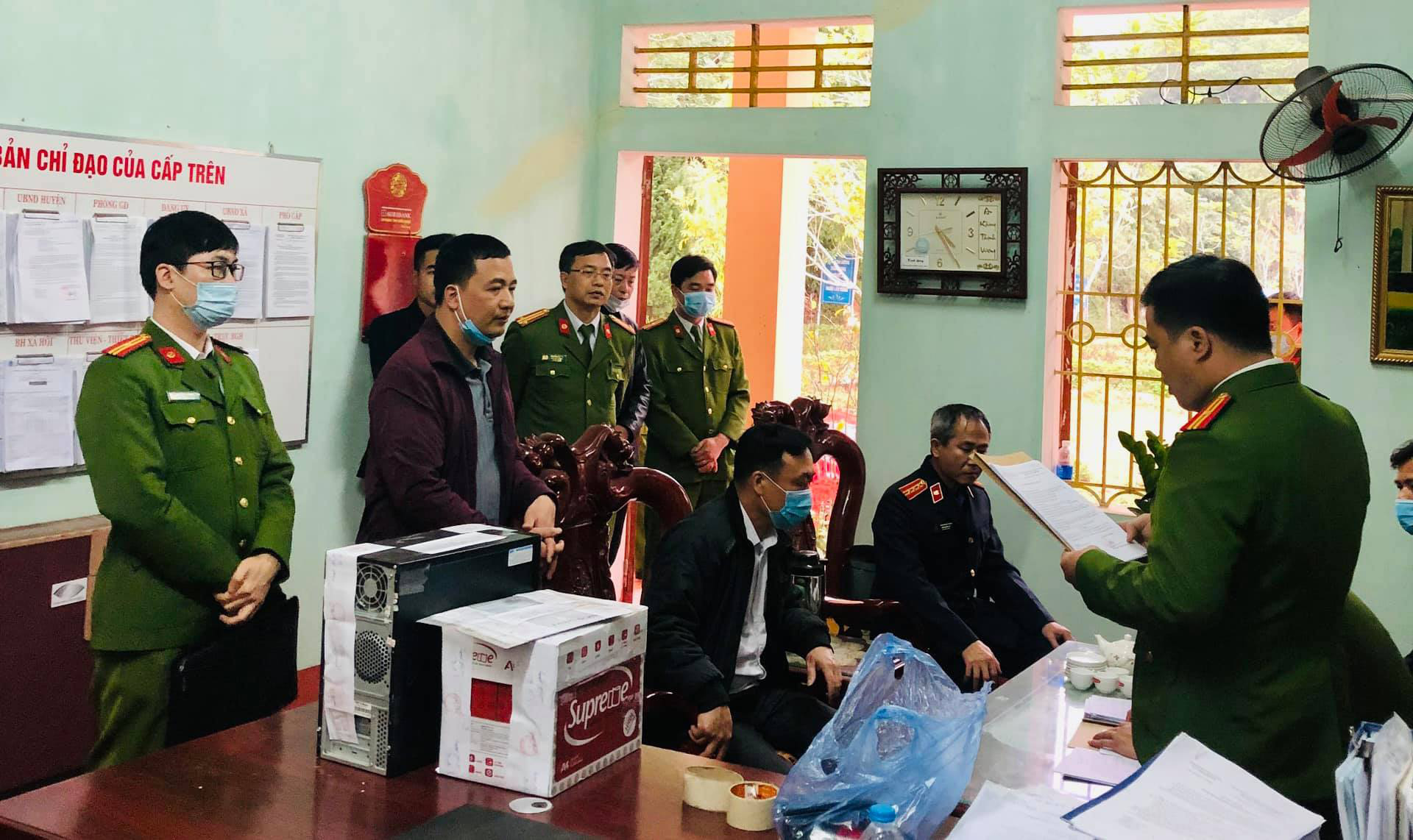 Bắt hiệu trưởng chiếm đoạt tiền bảo hiểm thân thể của nhiều giáo viên, học sinh