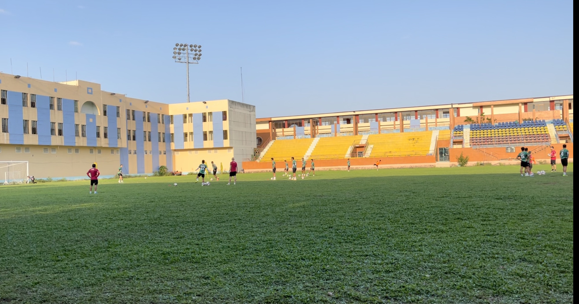 S&acirc;n Th&agrave;nh Long chờ thay da đổi thịt sau khi b&agrave;n giao cho S&agrave;i G&ograve;n FC - Ảnh 6.