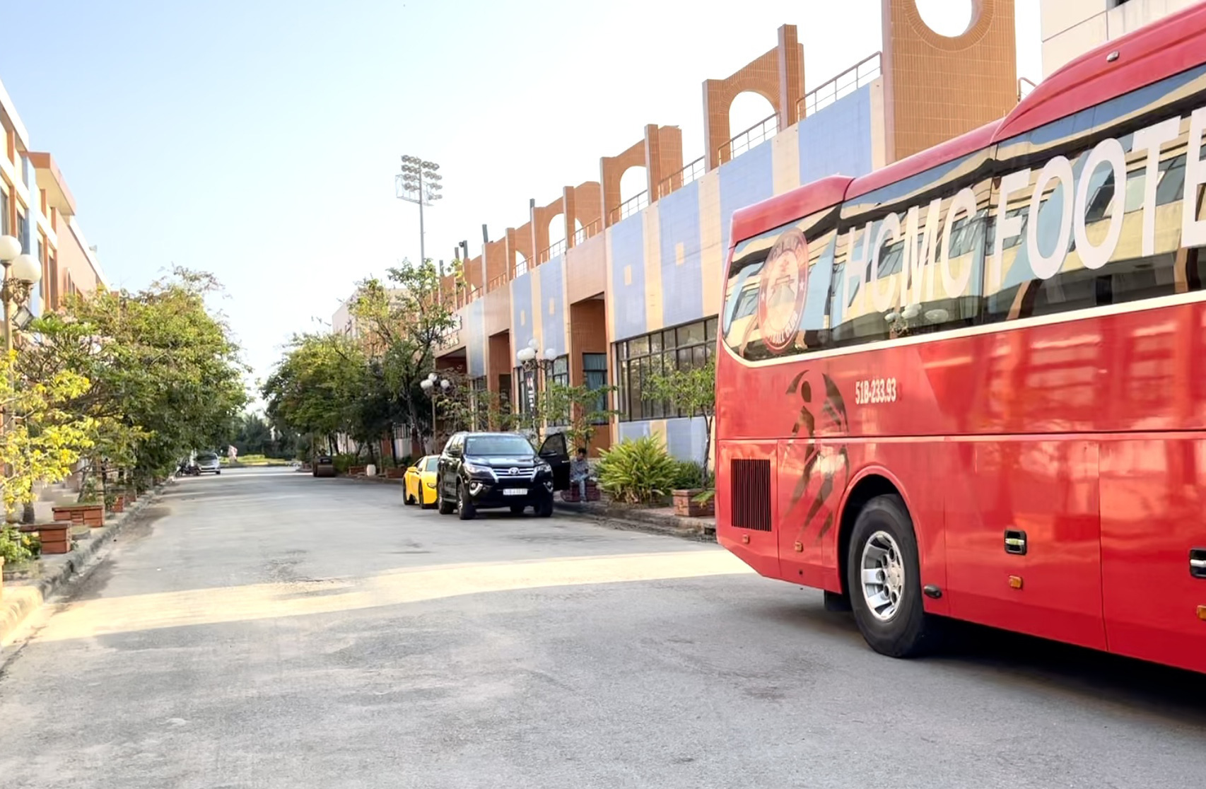 Sân Thành Long chờ thay da đổi thịt sau khi bàn giao cho Sài Gòn FC