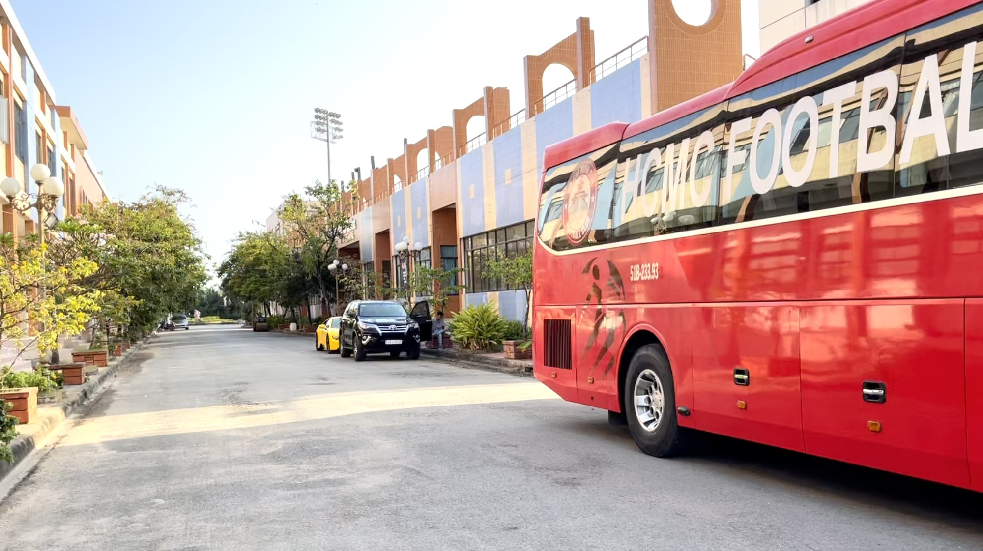 S&acirc;n Th&agrave;nh Long chờ thay da đổi thịt sau khi b&agrave;n giao cho S&agrave;i G&ograve;n FC - Ảnh 7.