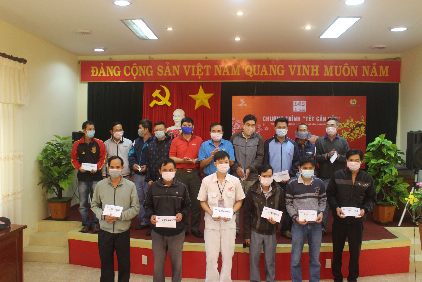 SABECO mang mùa xuân ấm áp đến 4.200 người lao động bị ảnh hưởng bởi Covid-19