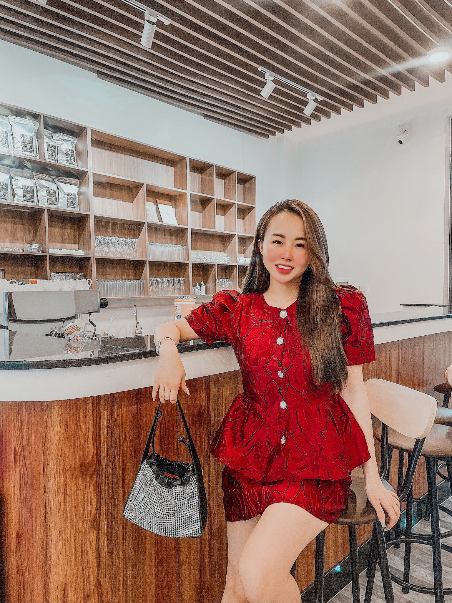 Lại Thụy Yến Nhi: H&eacute; lộ ch&acirc;n dung nữ chủ nh&acirc;n NhiJudy Store - Ảnh 1.