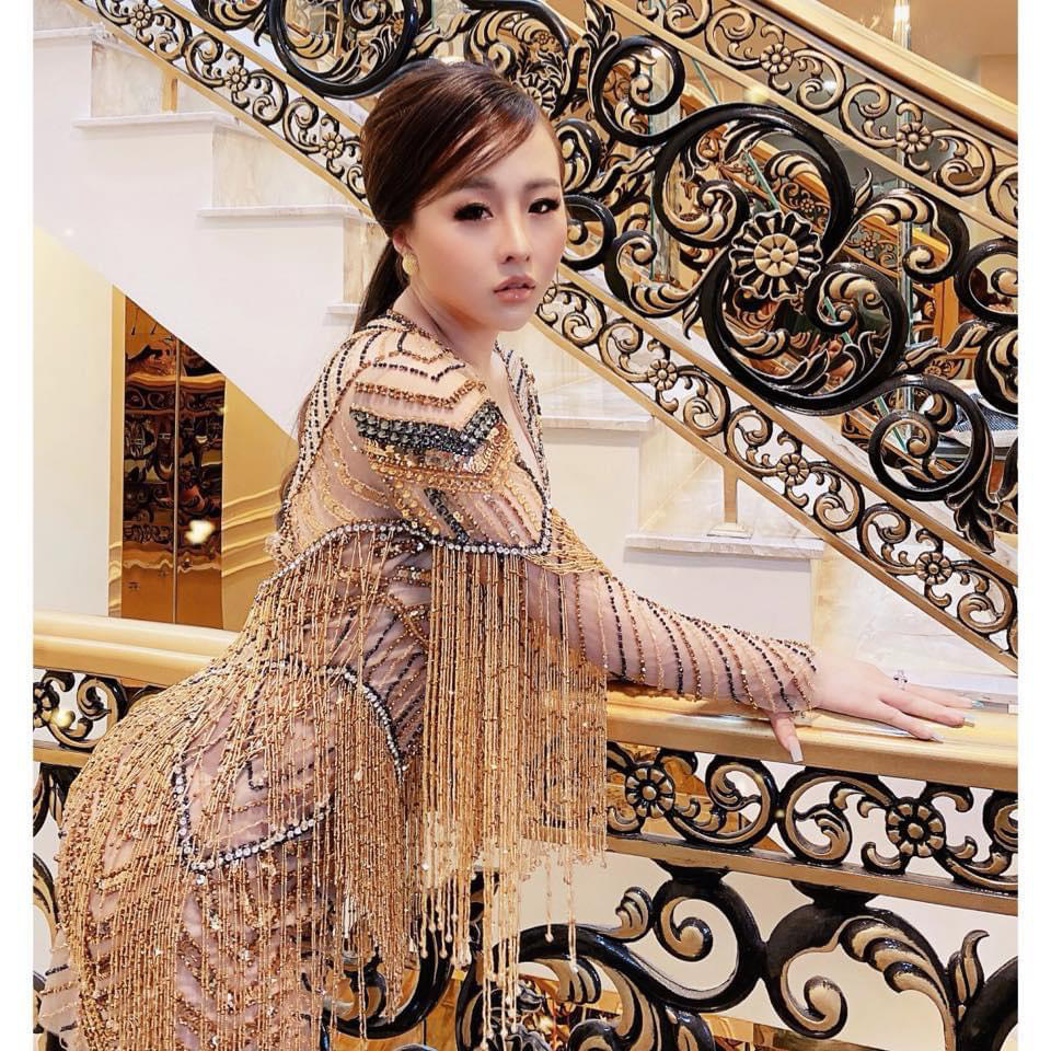 Lại Thụy Yến Nhi: H&eacute; lộ ch&acirc;n dung nữ chủ nh&acirc;n NhiJudy Store - Ảnh 4.