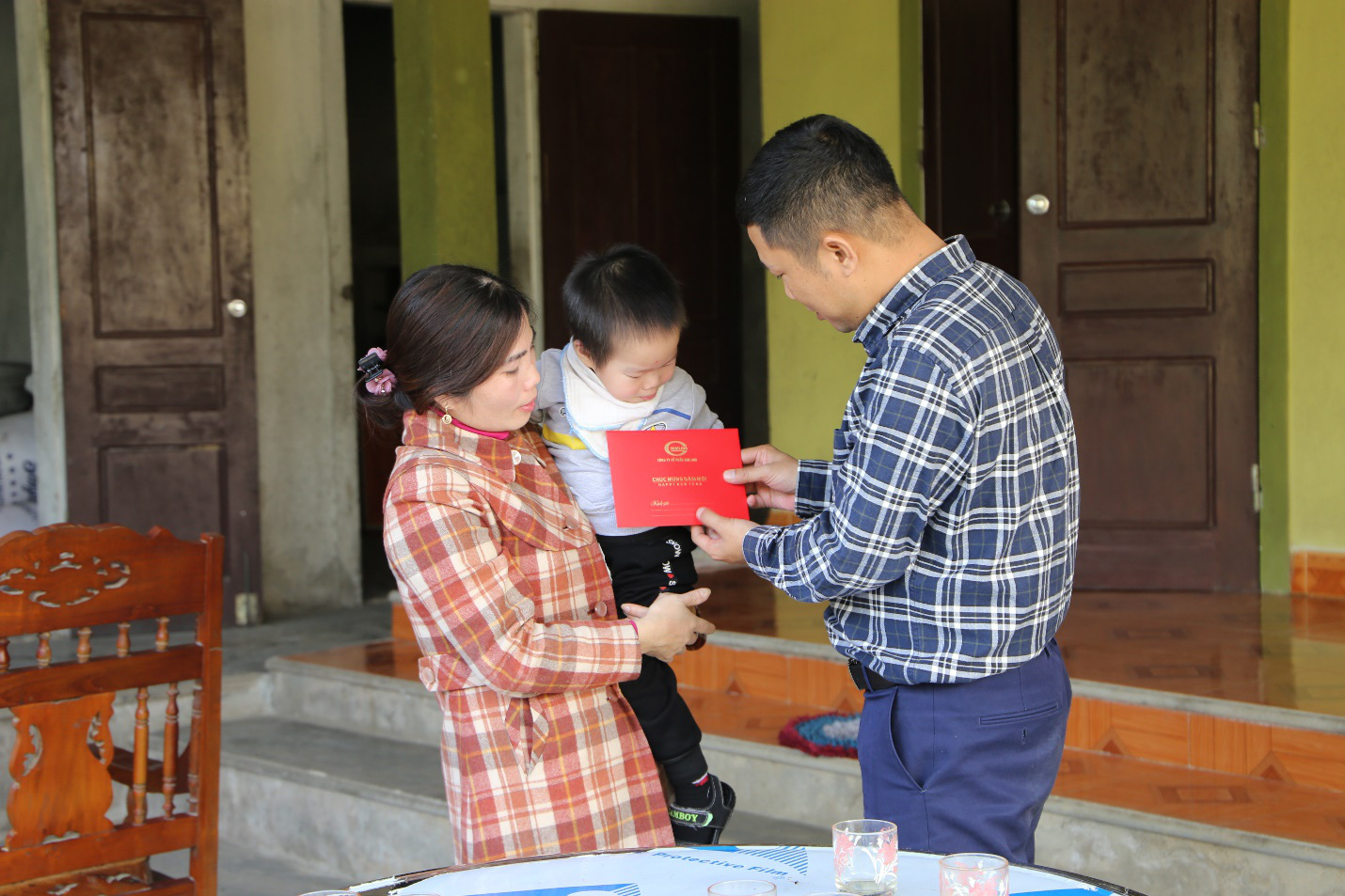 Him Lam tri ân gia đình 22 chiến sỹ Đoàn Kinh tế - Quốc phòng 337 hy sinh khi làm nhiệm vụ