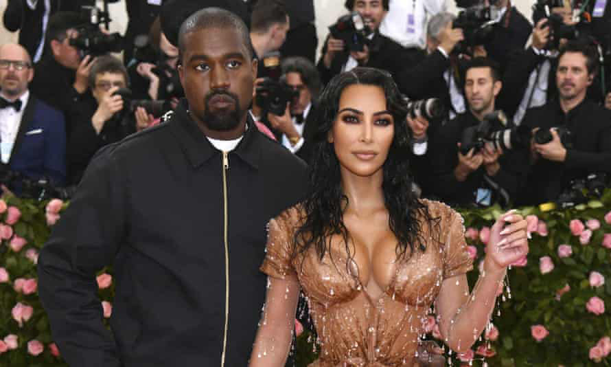 Kim "Siêu vòng ba" đệ đơn ly hôn Kanye West
