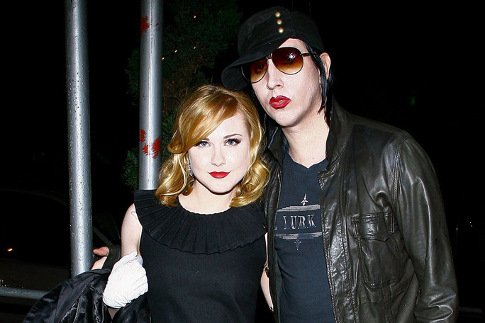 Rocker “lập dị” Marilyn Manson bị điều tra cáo buộc bạo hành