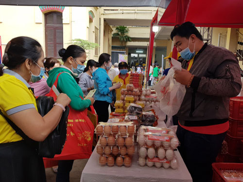 Chăm lo, hỗ trợ đo&agrave;n vi&ecirc;n - lao động kh&oacute; khăn - Ảnh 1.