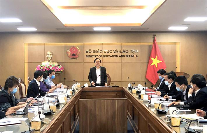Bộ trưởng Ph&ugrave;ng Xu&acirc;n Nhạ: T&iacute;nh tới kịch bản điều chỉnh thời gian năm học, thi tốt nghiệp THPT - Ảnh 1.