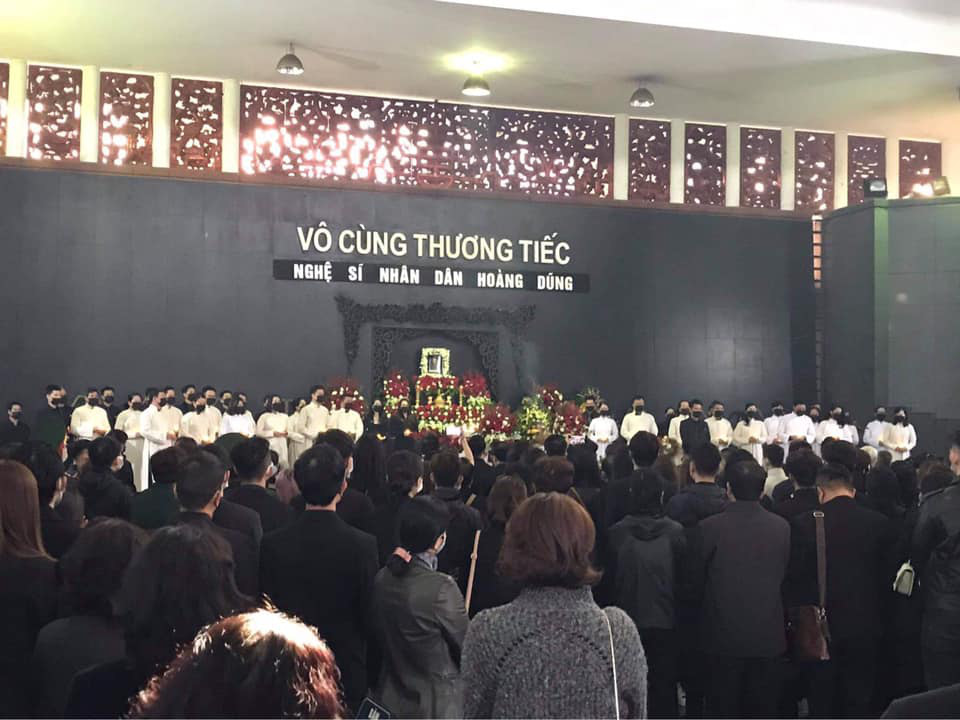 Người thân, đồng nghiệp, bạn bè xúc động tiễn biệt NSND Hoàng Dũng - Ảnh 3.