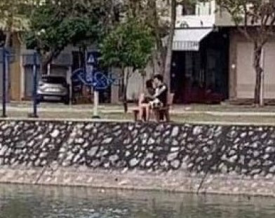 Hôn nhau trong công viên lúc giãn cách xã hội, đôi nam nữ ở Hải Dương bị phạt 4 triệu đồng