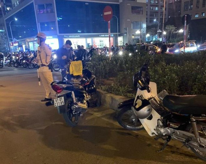 Va chạm giao thông, nam thanh niên rút dao đâm gục người đàn ông trung niên
