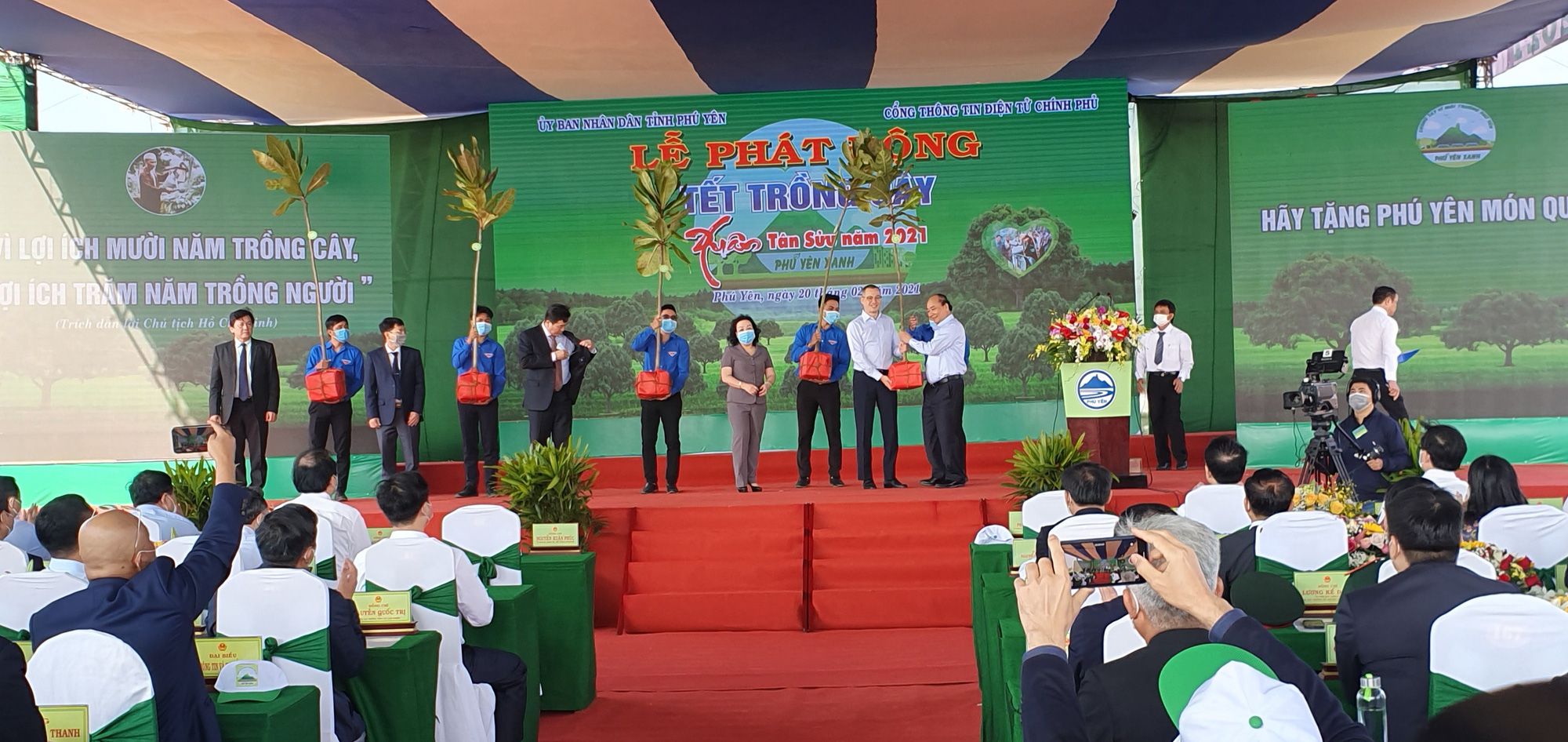 Thủ tướng Nguyễn Xu&acirc;n Ph&uacute;c ph&aacute;t động Tết trồng c&acirc;y tại Ph&uacute; Y&ecirc;n - Ảnh 4.