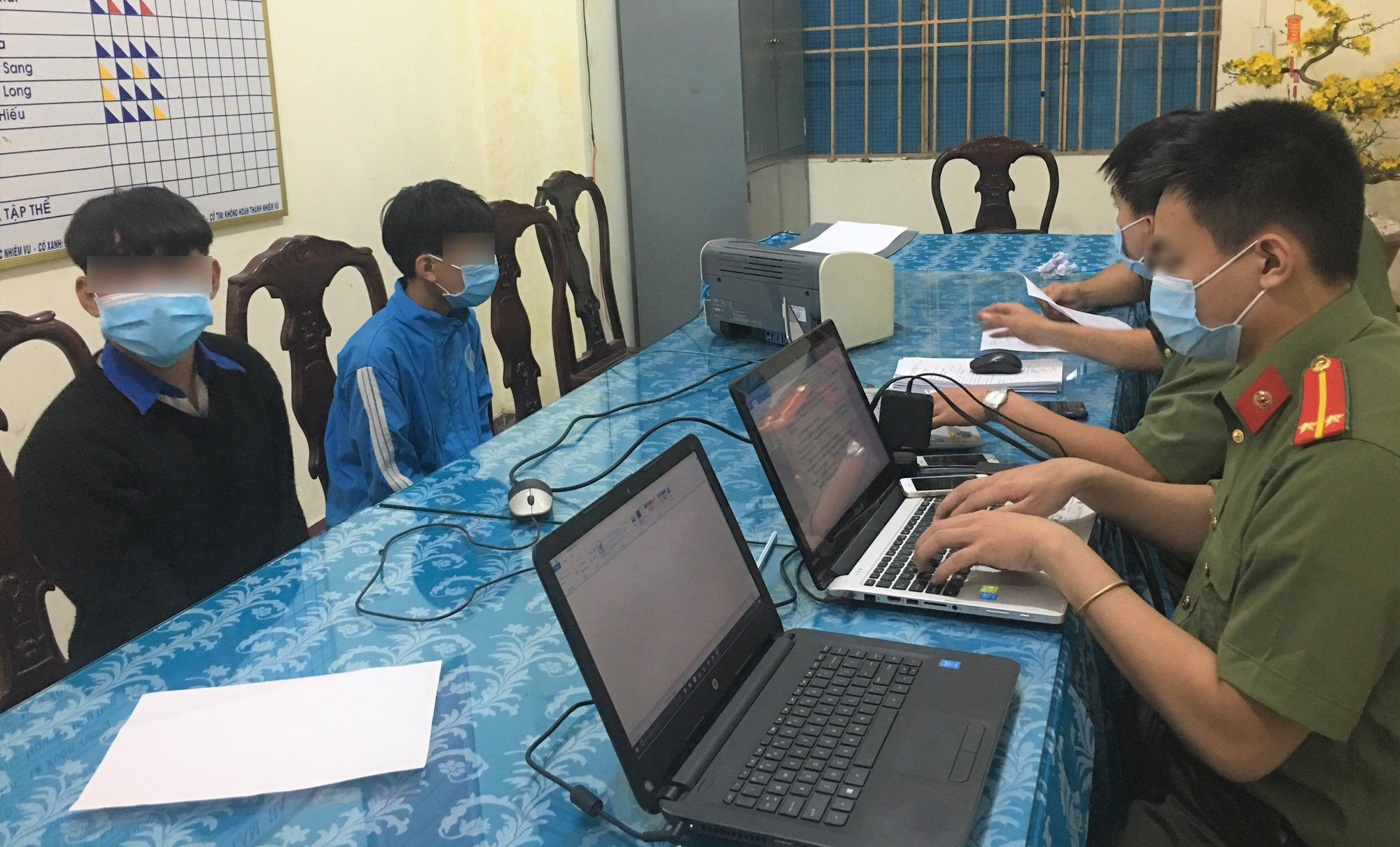 Hai học sinh lớp 9 làm giả văn bản cho nghỉ học