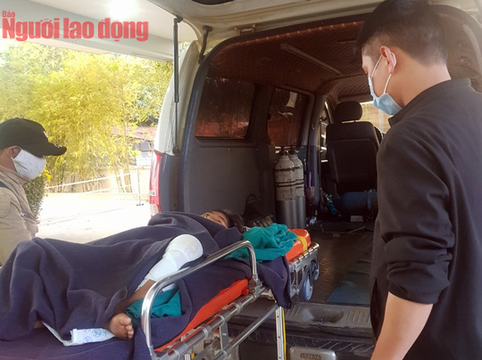 B&eacute; g&aacute;i phỏng nặng về nh&agrave;... chờ chết, b&aacute;c sĩ năn nỉ cho đi cứu chữa - Ảnh 2.