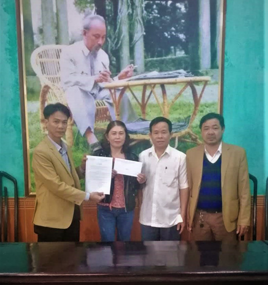 Nữ công nhân quét rác được thưởng nóng và nâng lương vì không tham của rơi - Ảnh 1.
