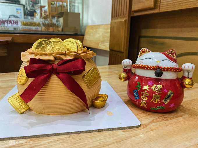 Ăn 'vàng' lấy may ngày vía thần Tài