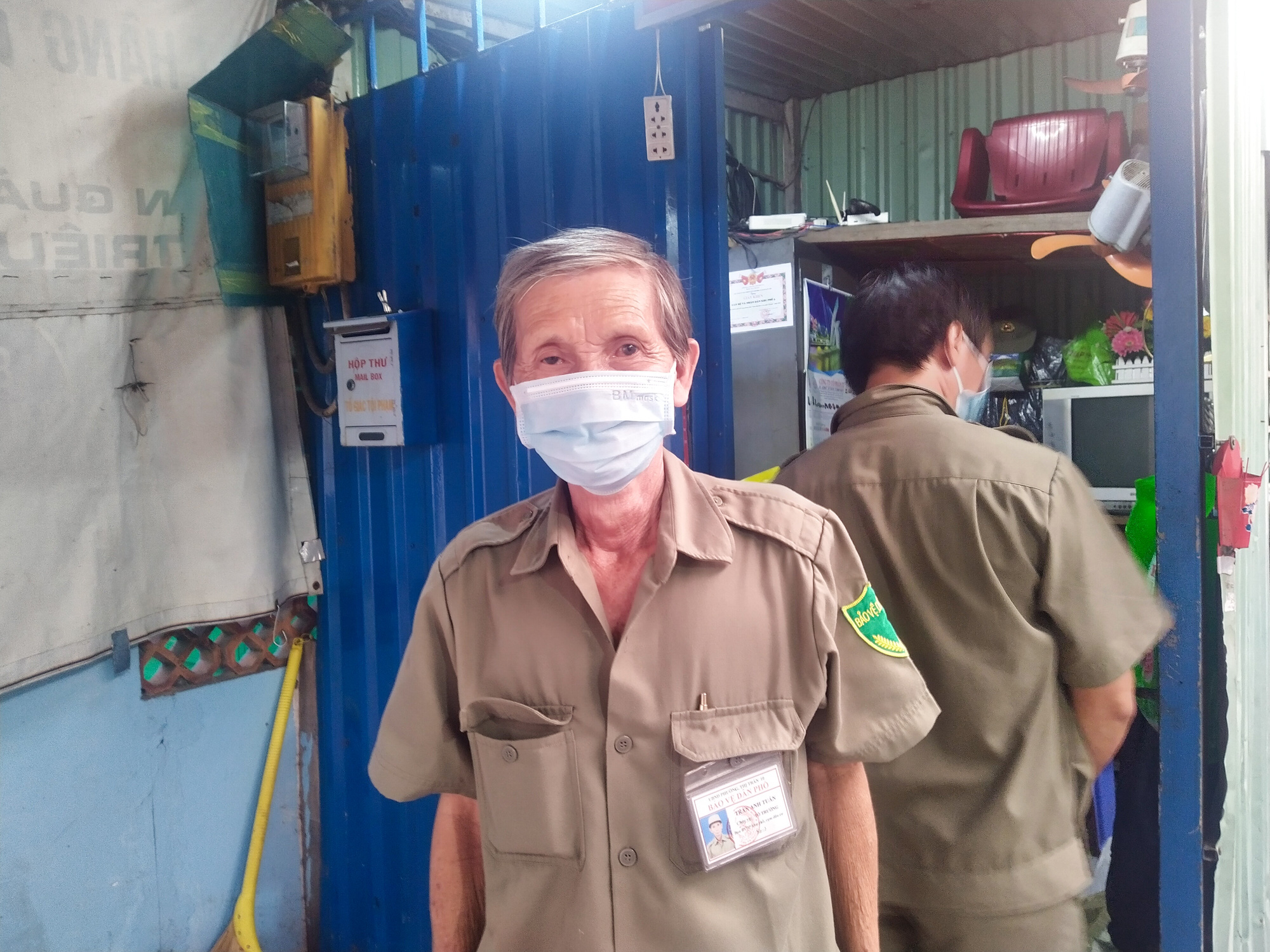 Chuyện chưa kể ở con hẻm vừa gỡ phong tỏa: Đ&ecirc;m nay, ch&uacute;ng t&ocirc;i được ăn Tết - Ảnh 5.