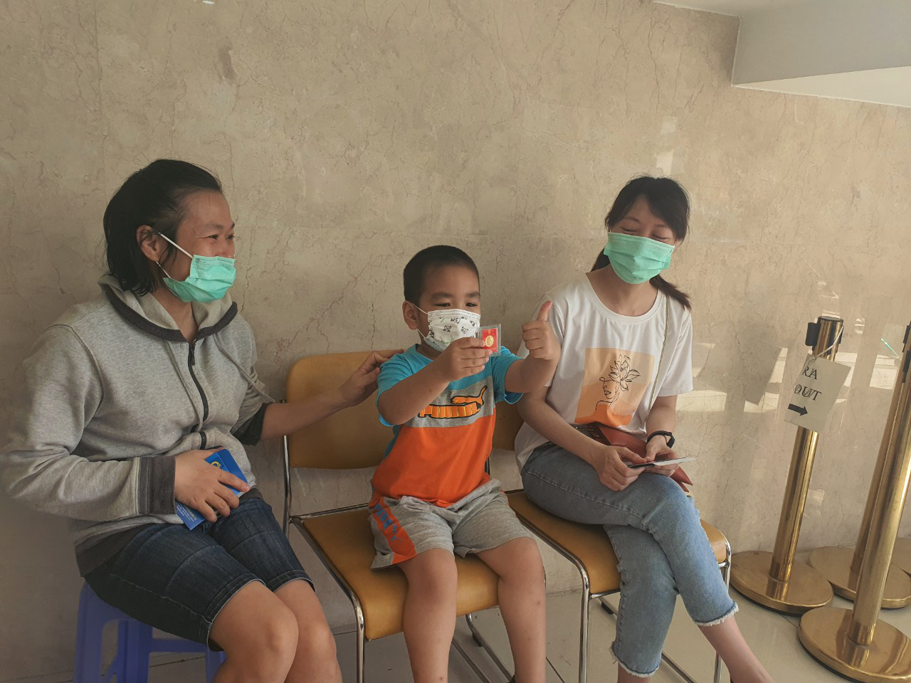 Chuyện lạ tr&ecirc;n thị trường v&agrave;ng ng&agrave;y v&iacute;a Thần T&agrave;i ở TP HCM - Ảnh 14.