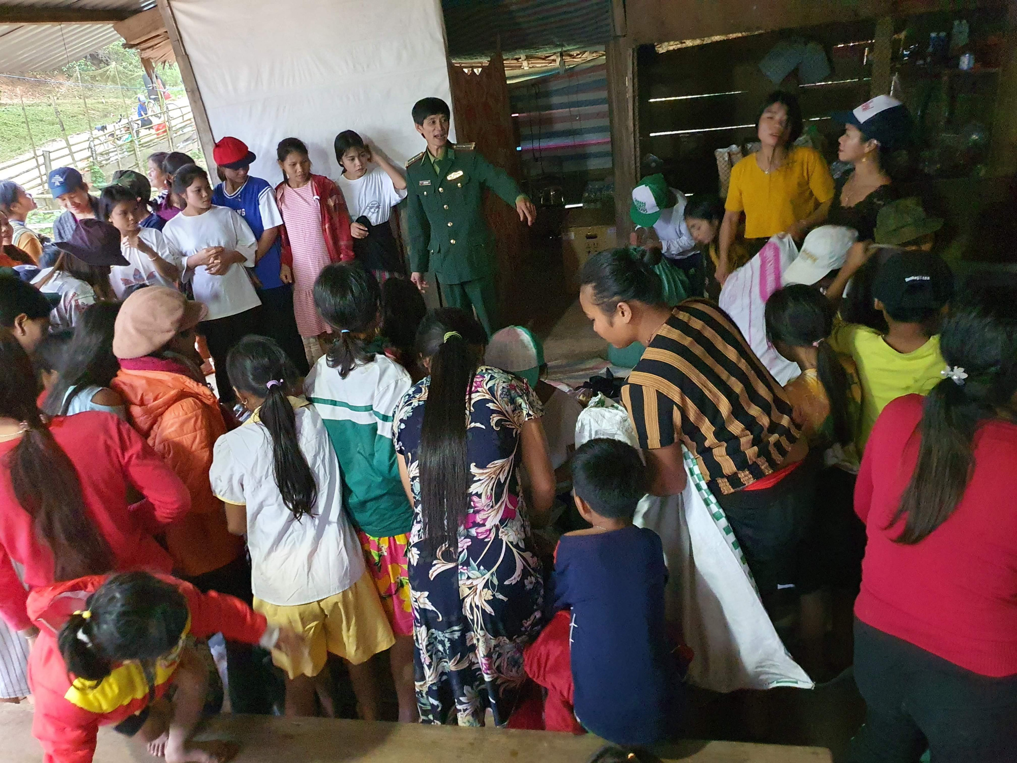 L&agrave;m b&aacute;o c&ugrave;ng B&aacute;o Người Lao Động: Ng&agrave;y xu&acirc;n đến với v&ugrave;ng bi&ecirc;n - Ảnh 5.