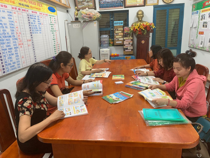 Sở GD-ĐT TP HCM: Không vận động, ép buộc học sinh mua sách tham khảo