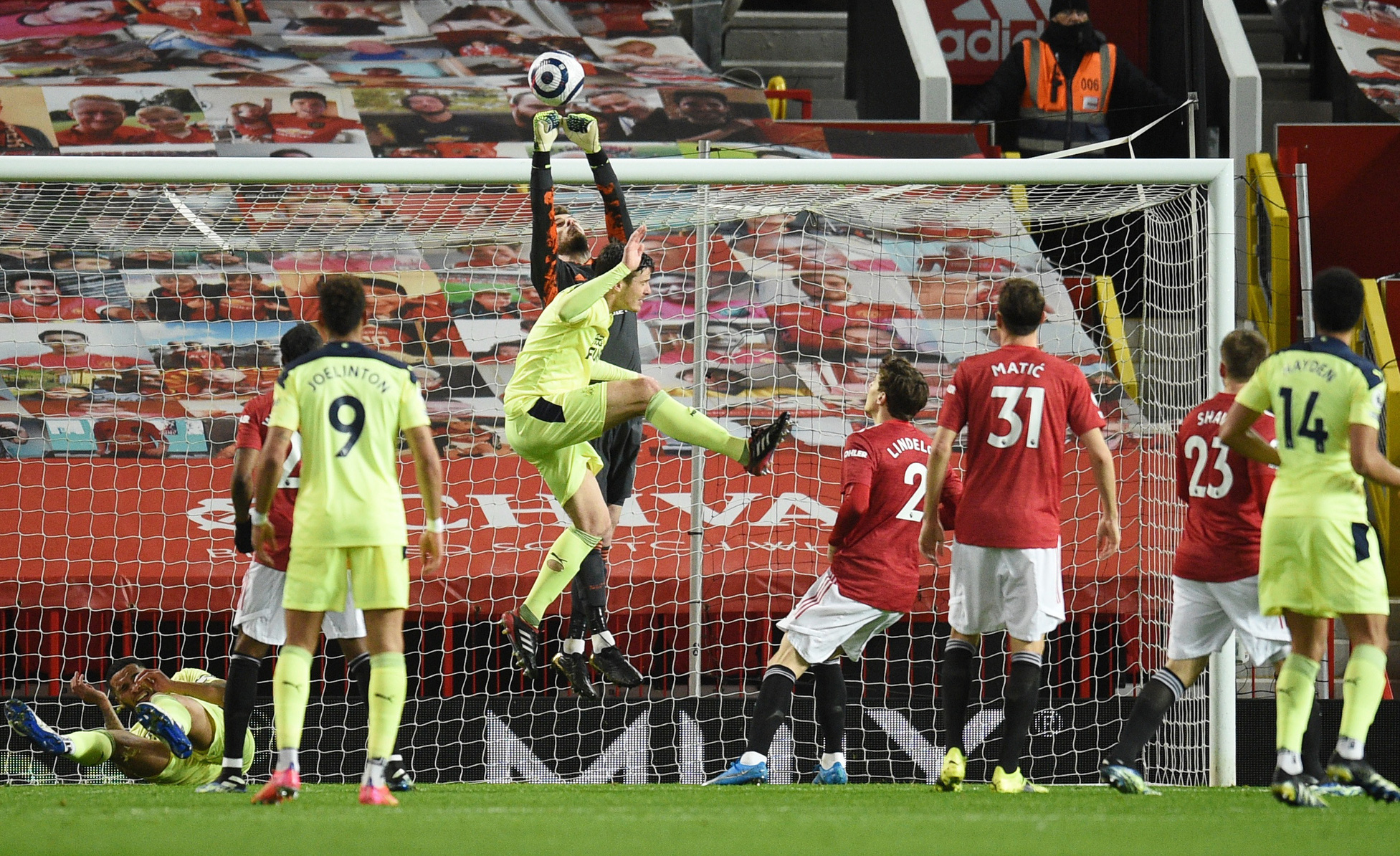 Thắng thuyết phục Newcastle, Man United mạnh mẽ về ng&ocirc;i nh&igrave; bảng - Ảnh 1.