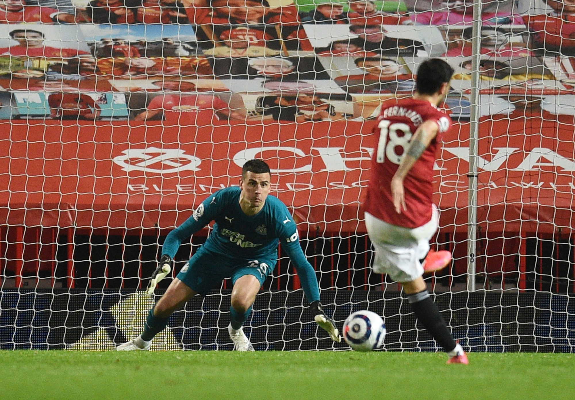 Thắng thuyết phục Newcastle, Man United mạnh mẽ về ng&ocirc;i nh&igrave; bảng - Ảnh 7.