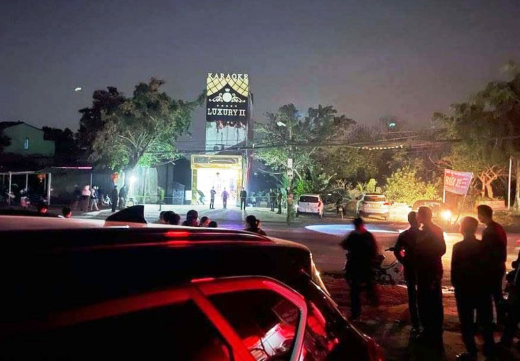 Hỗn chiến kinh hoàng trước quán karaoke, 3 nam nữ thanh niên tử vong